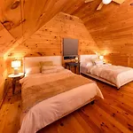 Waterfront Secluded Log Cabin