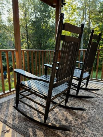 Waterfront Secluded Log * Beach Lake