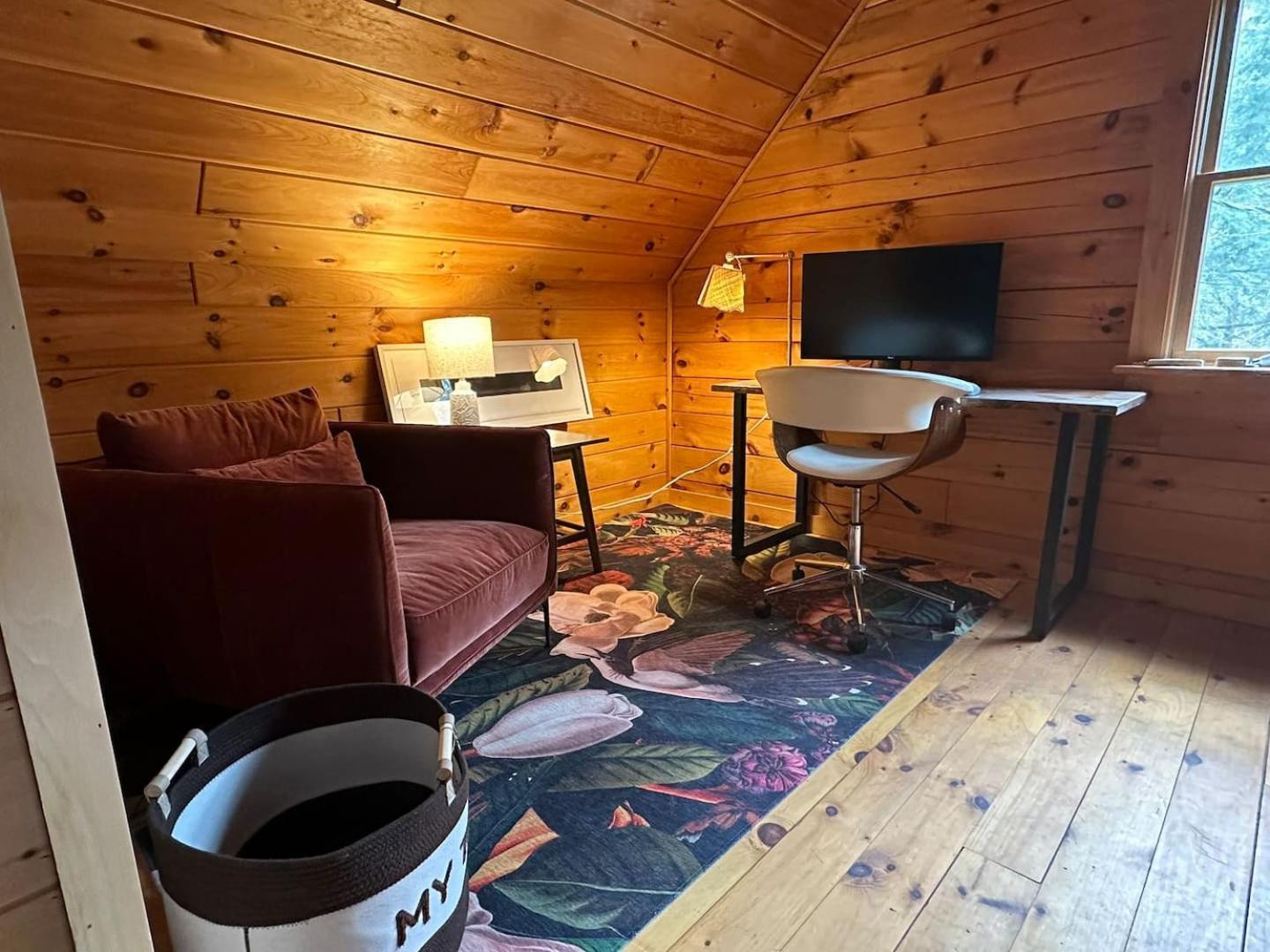 Holiday home Waterfront Secluded Log Beach Lake