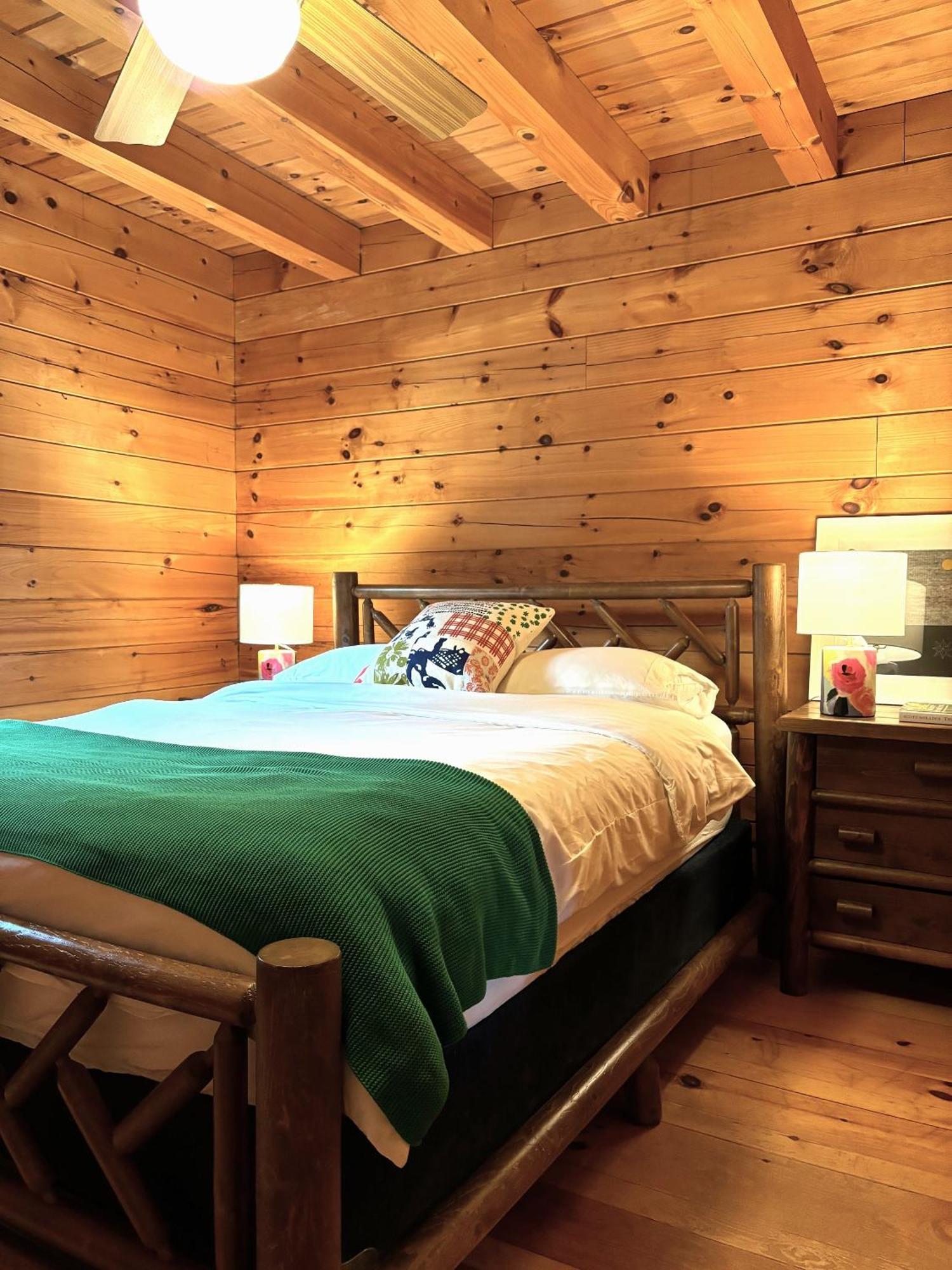 Holiday home Waterfront Secluded Log