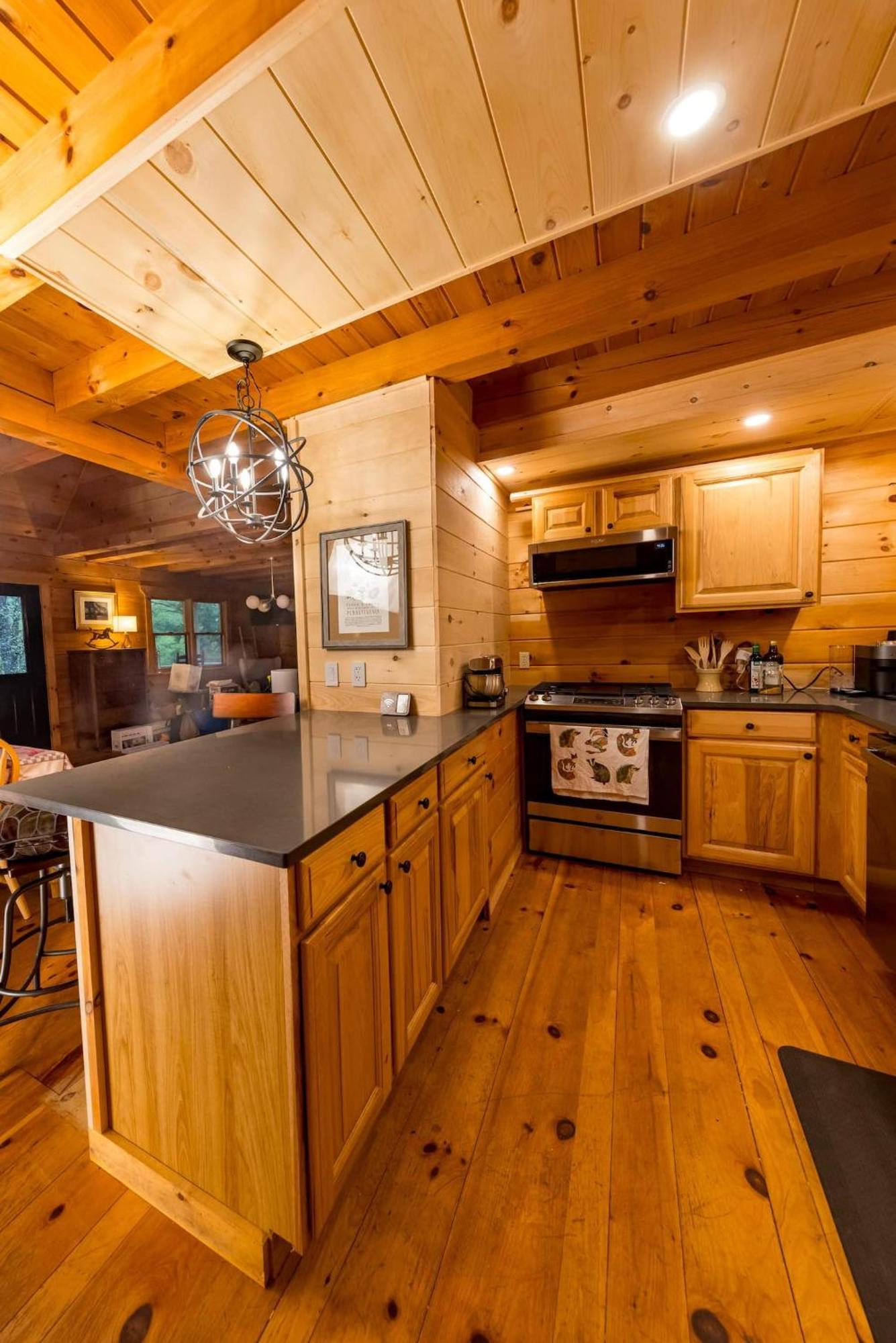 Waterfront Secluded Log Beach Lake