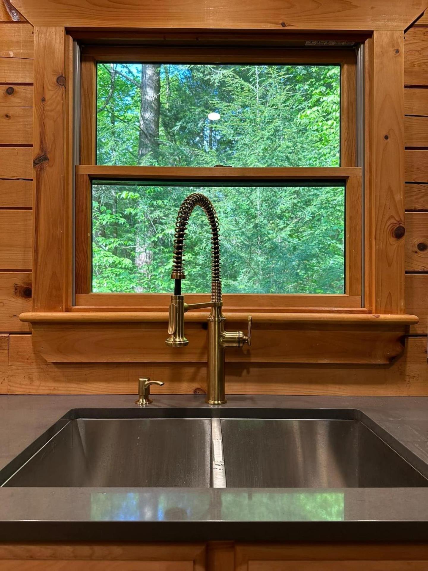 Waterfront Secluded Log * Beach Lake