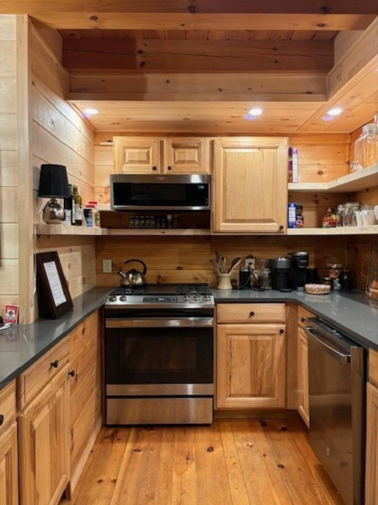 Waterfront Secluded Log Holiday home *