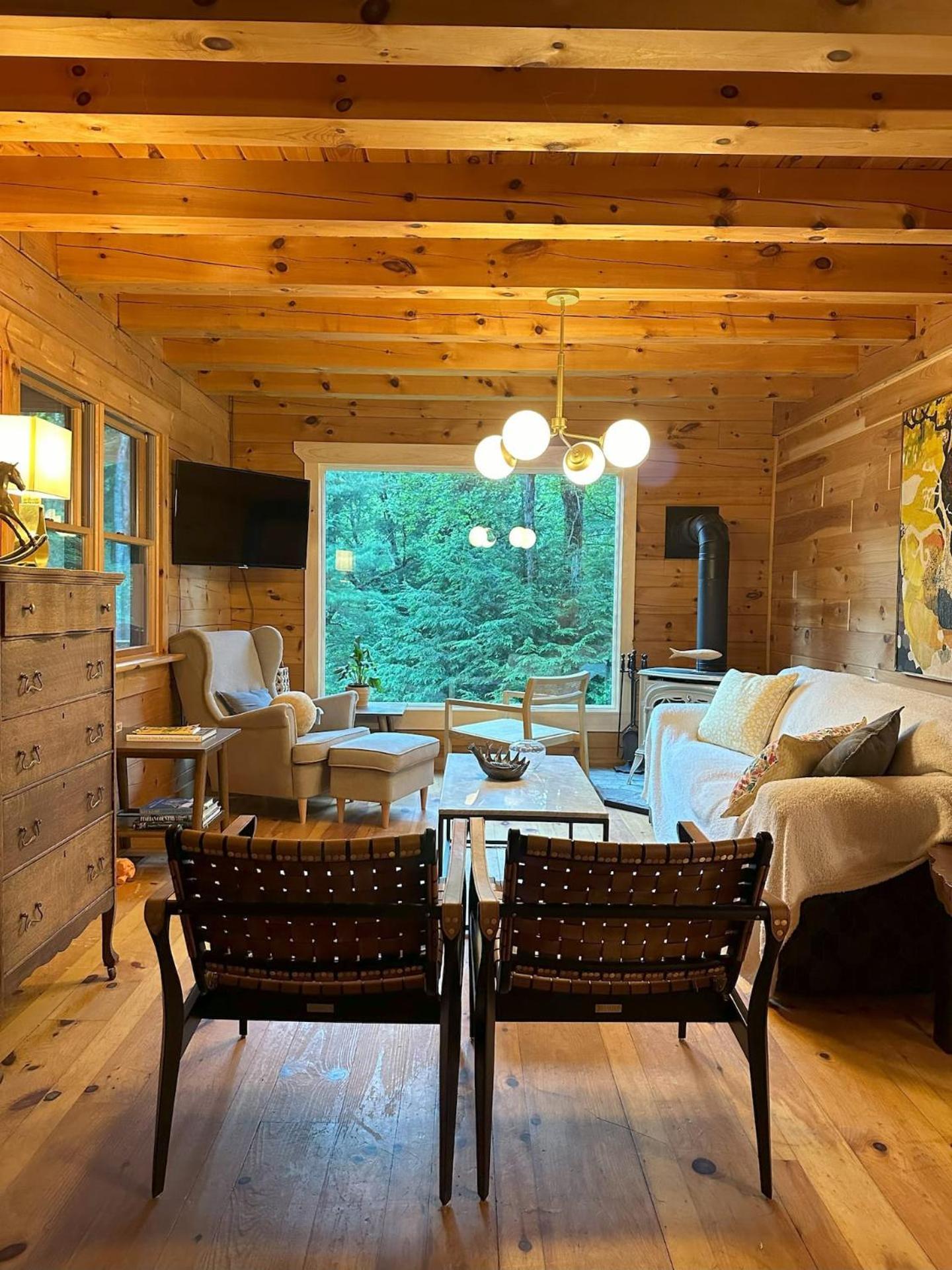 Waterfront Secluded Log Holiday home Beach Lake